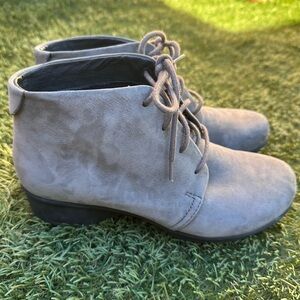 Dansko Lucille Lace Up Ankle Bootie Low Wedge Heel Cottage Hobbit Chukka Shoe 37